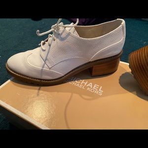 Micheal Kors lace up shoe